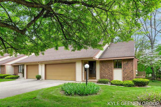 front view picture of 562 Cherry Lane, Holland, MI. 49424