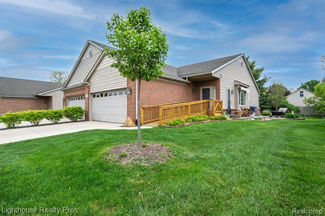 front view picture of 815 Chelsea Ridge Court, Howell, MI. 48843