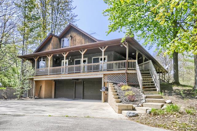 front view picture of 1612 Deer Path Drive, Lapeer, MI. 48446
