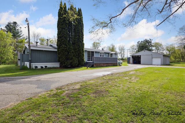 front view picture of 6270 12 Mile Road Ne, Rockford, MI. 49341