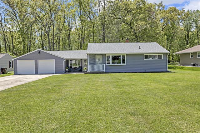 front view picture of 1511 Strathmoor Lane, Jackson, MI. 49203