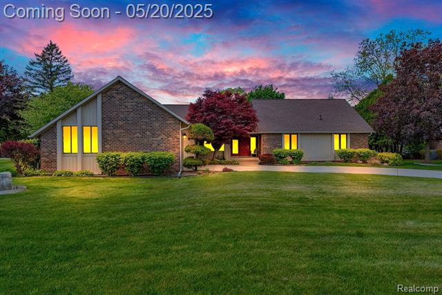 front view picture of 836 Boutell Drive, Grand Blanc, MI. 48439