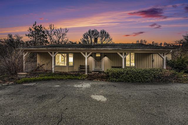 front view picture of 1809 Parnell Avenue Se, Ada, MI. 49301