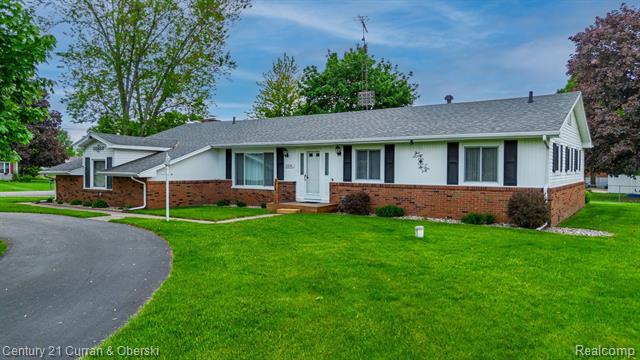 front view picture of 6934 Colonial Drive, Tecumseh, MI. 49286