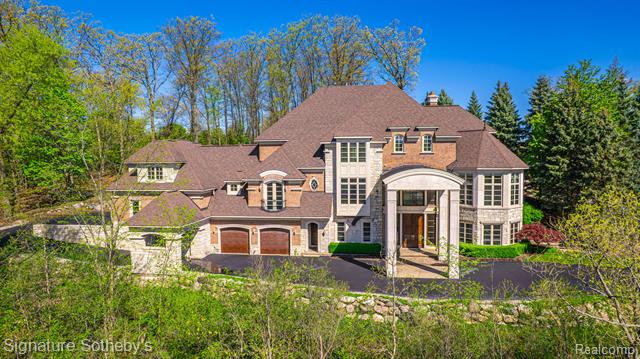 front view picture of 2759 Turtle Rdg Dr., Bloomfield Hills, MI. 48302