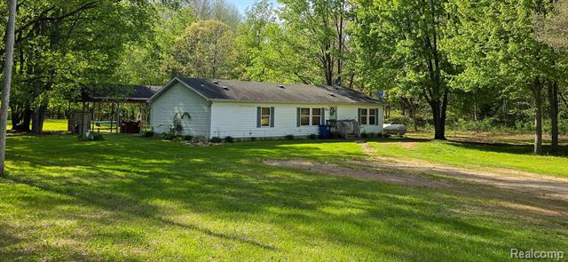 front view picture of 4232 Washburn Road, Vassar, MI. 48768