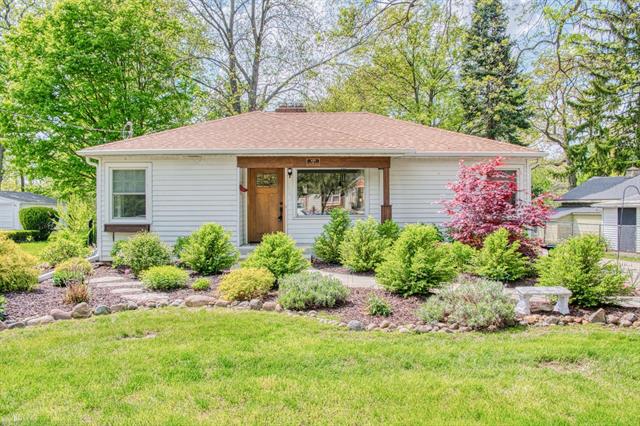 front view picture of 439 Curwood Drive, Owosso, MI. 48867