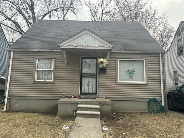 front view picture of 15870 W Parkway Street, Detroit, MI. 48223