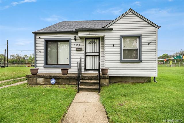 front view picture of 19365 Fenmore Street, Detroit, MI. 48235