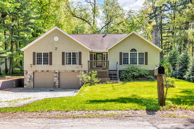 front view picture of 11317 North Drive, Brooklyn, MI. 49230