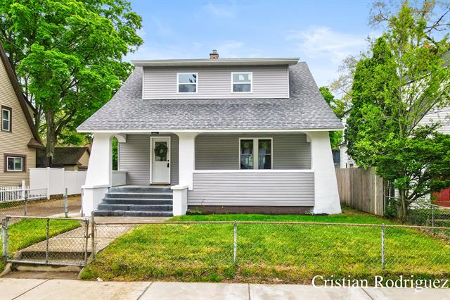front view picture of 1242 Fisk Road Se, Grand Rapids, MI. 49506