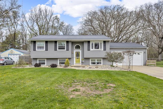 front view picture of 1404 Larrys Drive, Jackson, MI. 49203