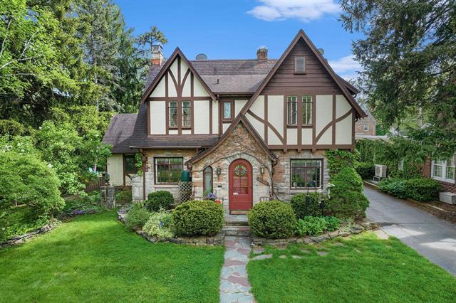 front view picture of 1602 Linwood Avenue, Flint, MI. 48503