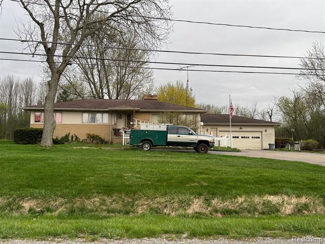 front view picture of 6079 Lennon Road, Swartz Creek, MI. 48473