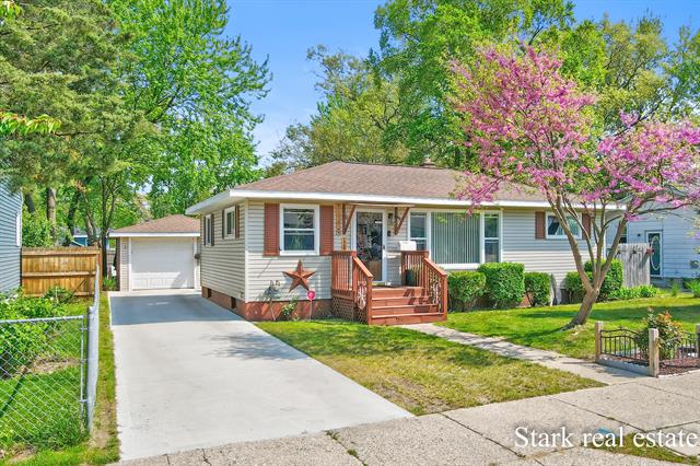 front view picture of 1262 Aurora Avenue, Muskegon, MI. 49442