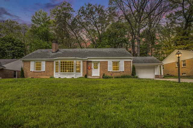 front view picture of 1117 Maplegrove Drive Nw, Grand Rapids, MI. 49504