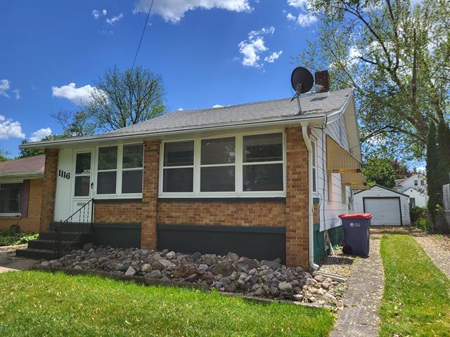 front view picture of 1116 Atlantic Street Nw, Grand Rapids, MI. 49504