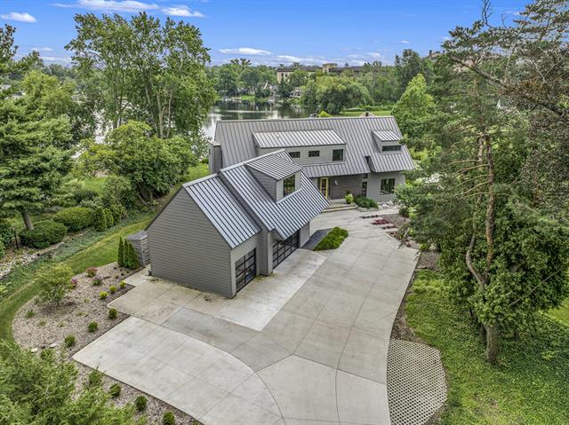 front view picture of 1950 Robinson Road Se, Grand Rapids, MI. 49506