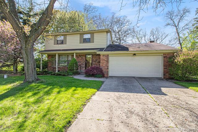front view picture of 4196 Crestknoll Drive, Grand Blanc, MI. 48439