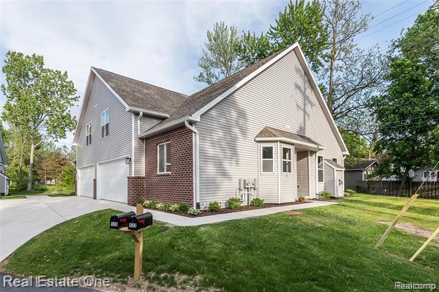 front view picture of 527 Indian Oaks Drive, Howell, MI. 48843