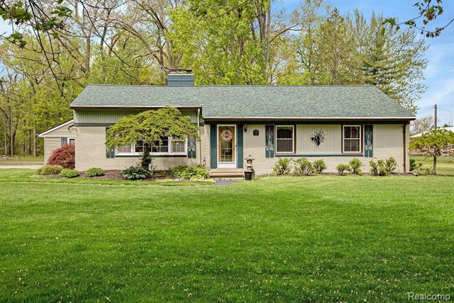 front view picture of 1540 Ash Street, Carleton, MI. 48117