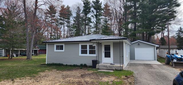 front view picture of 1010 Airport Drive, East Tawas, MI. 48730