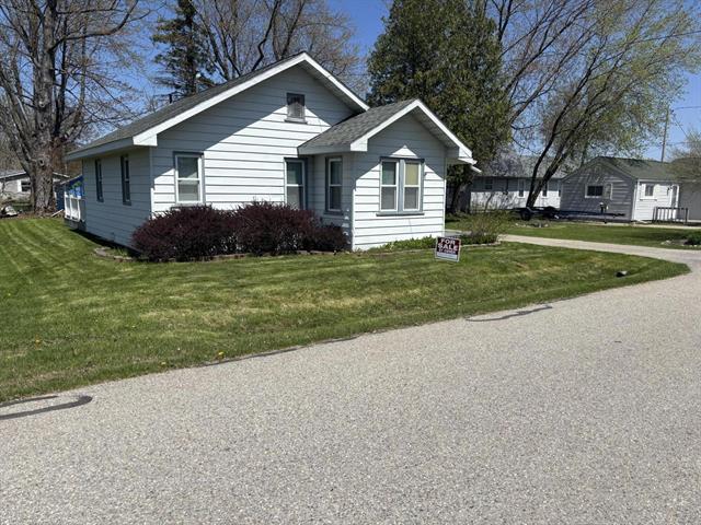 front view picture of 127 Sandpiper Avenue, Houghton Lake, MI. 48629