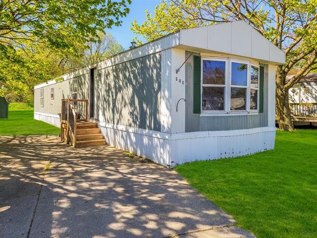 front view picture of 411 S Grover Avenue, Alma, MI. 48801