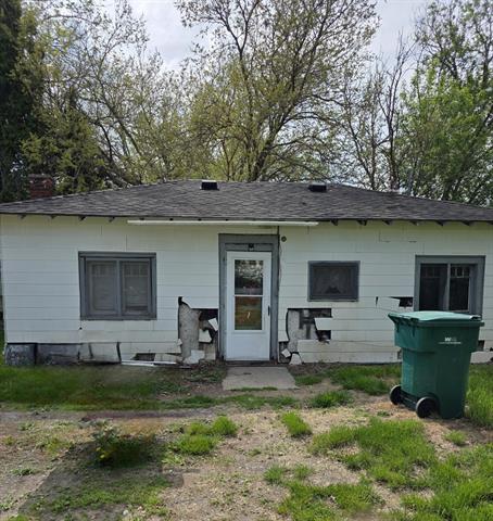 front view picture of 120 2Nd Street, Ionia, MI. 48846