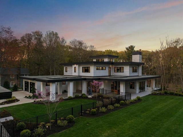 front view picture of 329 N Lakeshore Drive, Holland, MI. 49424