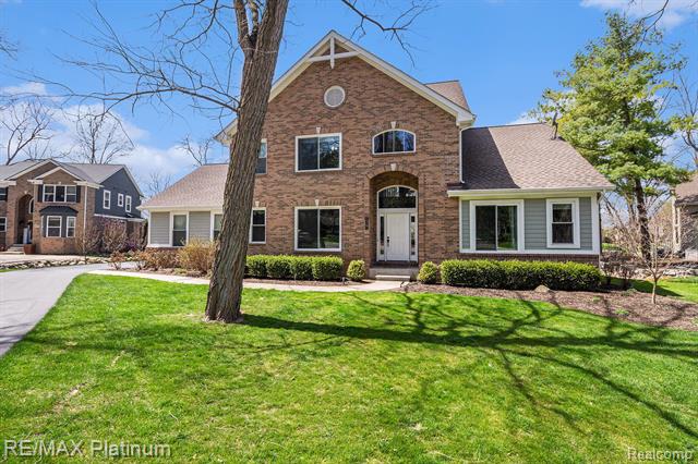 front view picture of 4579 Oak Tree Court, Brighton, MI. 48116