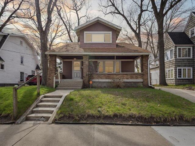 front view picture of 1917 Cornelius Avenue Se, Grand Rapids, MI. 49507