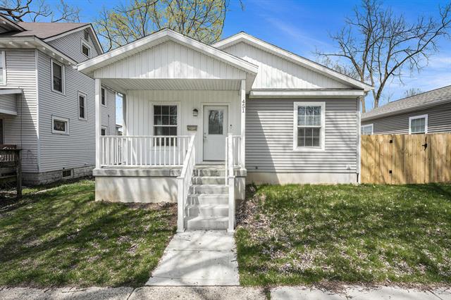 front view picture of 451 Gilbert Street Se, Grand Rapids, MI. 49507