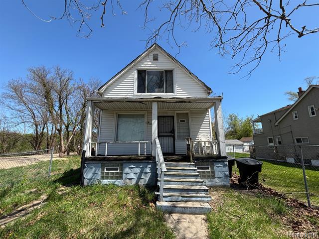 front view picture of 5572 Cadillac Avenue, Detroit, MI. 48213