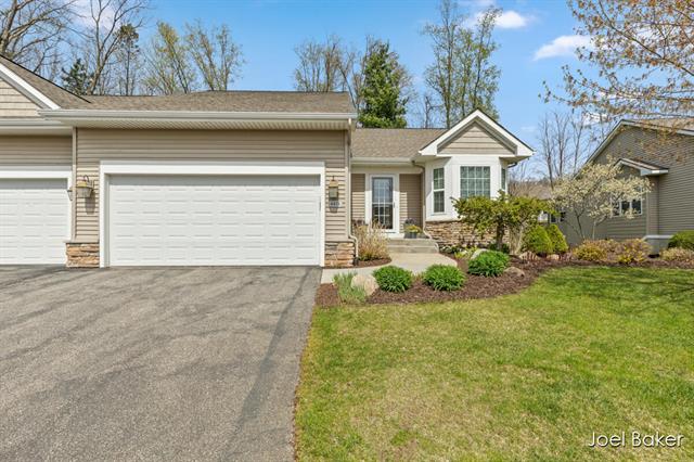 front view picture of 4475 Buttercup Run, Comstock Park, MI. 49321