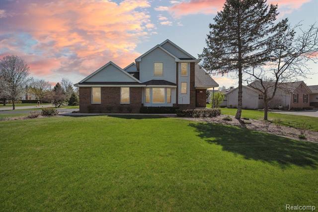 front view picture of 13732 Monarch Drive, South Lyon, MI. 48178