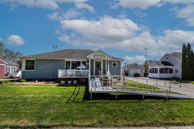 front view picture of 425 Hunter Street, Saginaw, MI. 48602