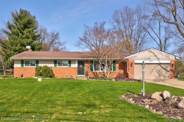 front view picture of 2477 Sebastian Drive, Grand Blanc, MI. 48439
