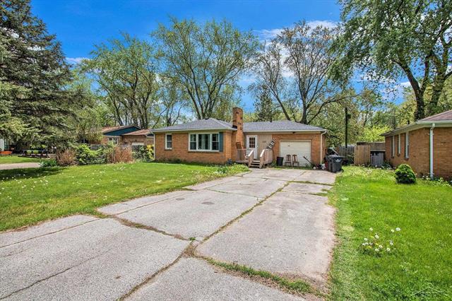 front view picture of 382 Dale Avenue, Benton Harbor, MI. 49022