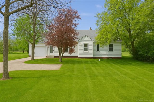front view picture of 5862 St Clair Highway, East China, MI. 48054