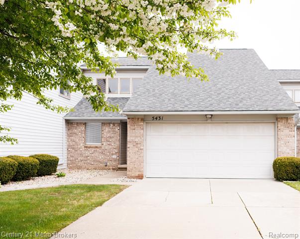 front view picture of 5431 Country Club Lane, Grand Blanc, MI. 48439