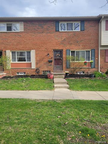 front view picture of 3022 Wolverine Drive, Ann Arbor, MI. 48108