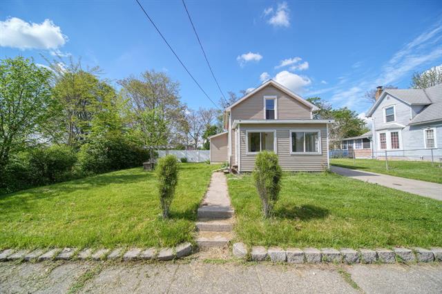 front view picture of 1702 Teneyck Street, Jackson, MI. 49203