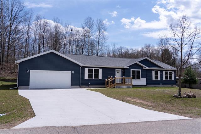 front view picture of 1027 Vallado Drive, Weidman, MI. 48893