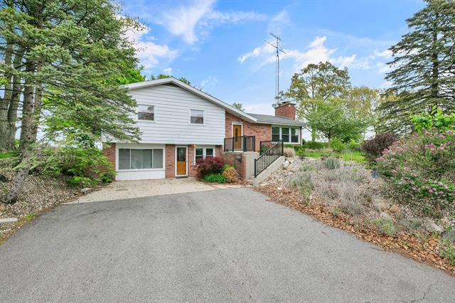 front view picture of 27234 Curtis Drive, Edwardsburg, MI. 49112