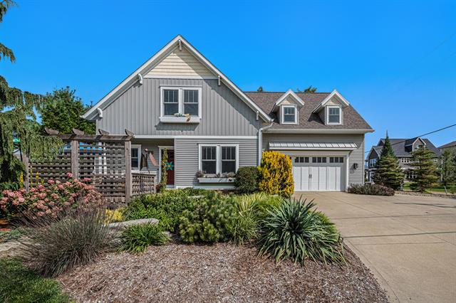 front view picture of 7251 E Beach Drive, South Haven, MI. 49090