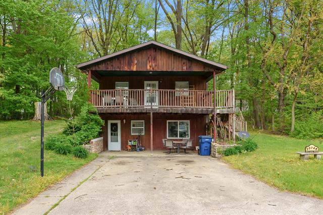 front view picture of 50748 W Bay Road, Dowagiac, MI. 49047
