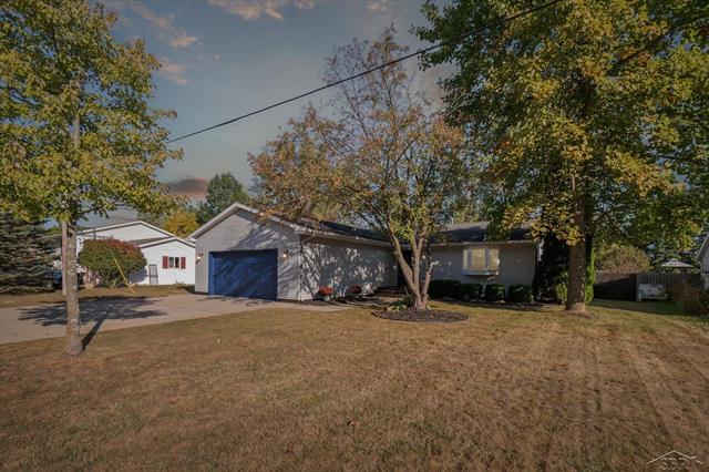 front view picture of 3606 W Wackerly Street, Midland, MI. 48640