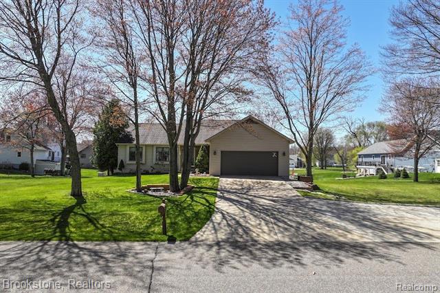 front view picture of 8439 Shoshoni Pass, Pigeon, MI. 48755