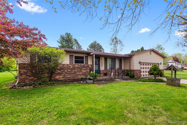 front view picture of 2546 Cheyenne Drive, Lapeer, MI. 48446